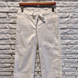 WHBM White Crop Cargo Capri Pants with Satin Belt